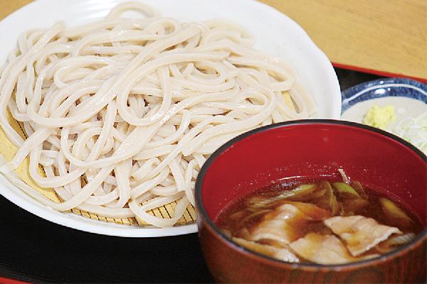 麺とつゆのバランスが 絶妙な「肉汁うどん」