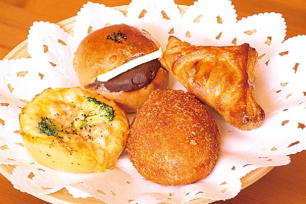 国産小麦100％の無添加焼きたてパン